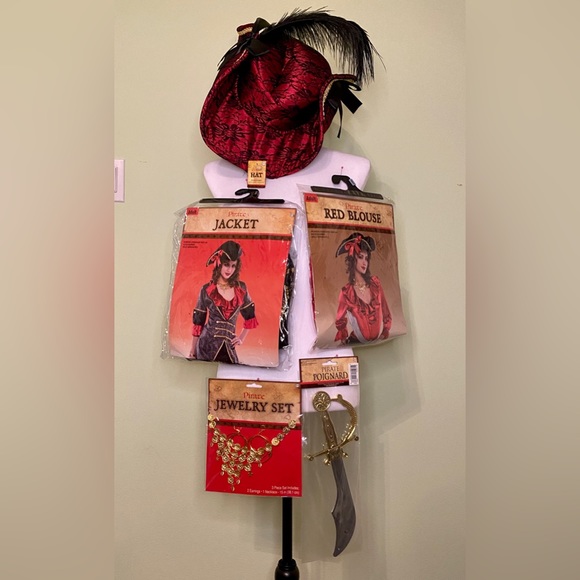 NWT - PIRATE costume!Size: 6-8 women’s adult. Hat,blouse,jacket,necklace,sword - Picture 3 of 8